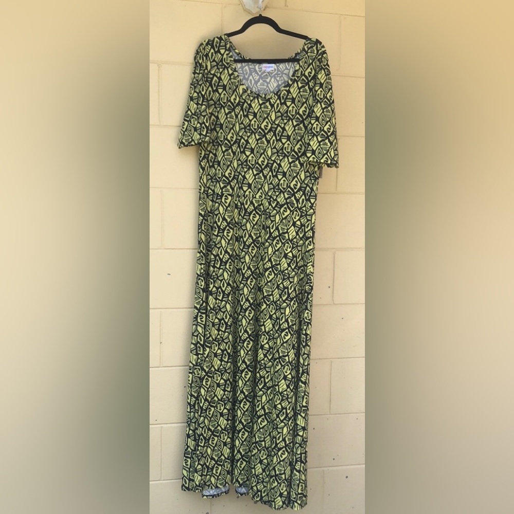Lularoe 3X size dress long dress with vibrant yellow.